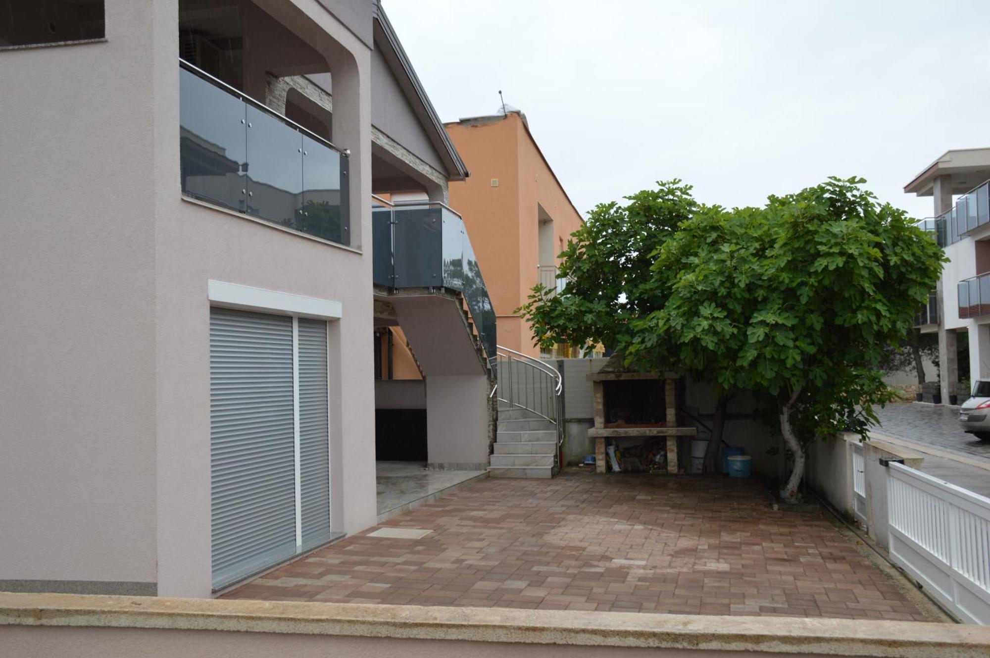 Kiara Apartment